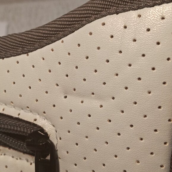 HAUTE SHORE women's 'Blair' Crossbody color block adjustable guitar strap purse - Picture 13 of 15